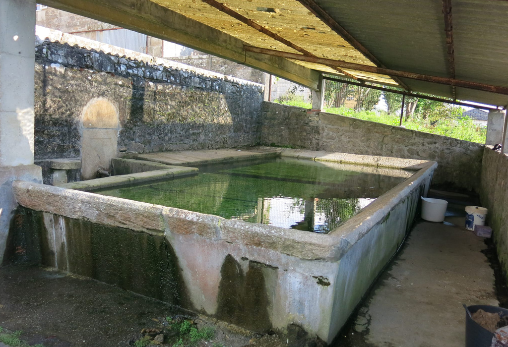 Fonte e lavadoiro da Igrexa de San Salvador de Taragoña - Rianxo - San Salvador de Taragoña
