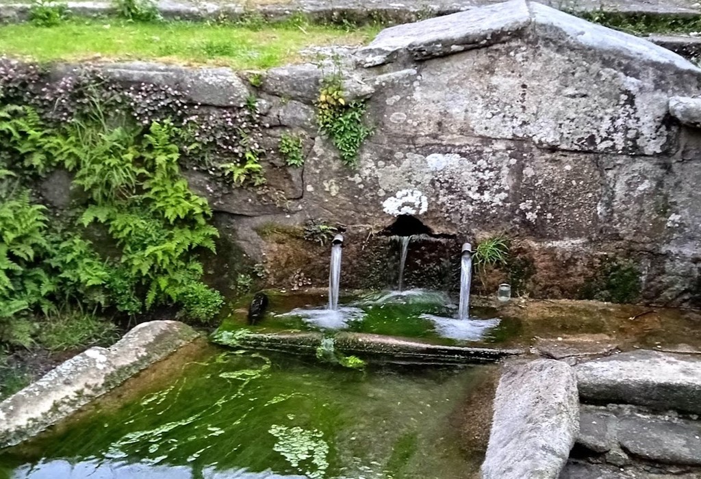 Fonte e lavadoiro da Igrexa - Rianxo - Santa María de Leiro