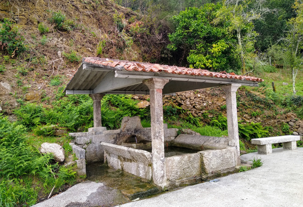 Fonte e lavadoiro do Reguengo - Valga - San Salvador de Setecoros