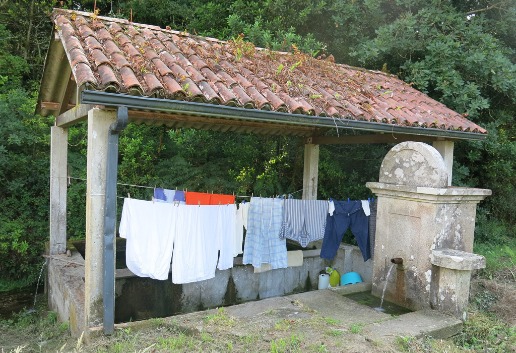 Fonte e lavadoiro do rego de Bacelo - Rianxo - Santa María de Isorna
